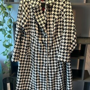 Torrid x Marilyn Monroe Fit & Flare Houndstooth Peacoat - Black & White